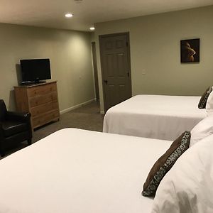 Classic Queen Room